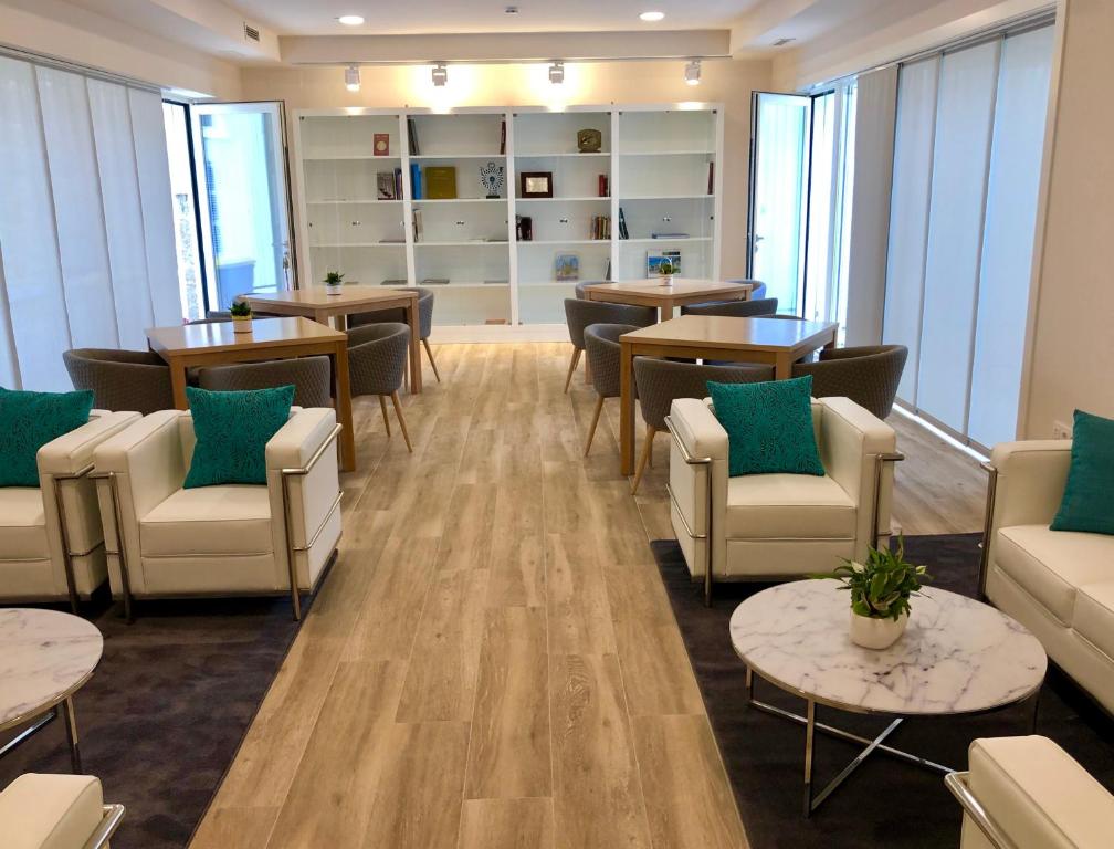 A seating area at Hotel Nande