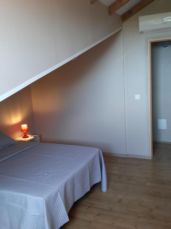Postel nebo postele na pokoji v ubytování Les Monts Arlésien