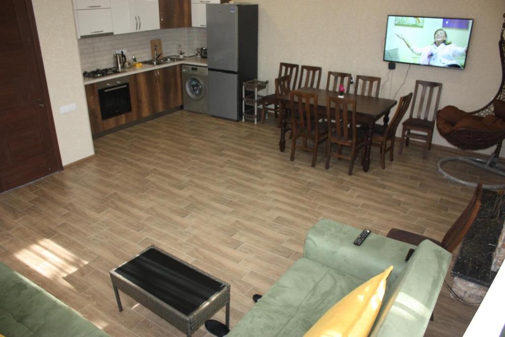Кухня или мини-кухня в Best Villa in BAKURIANI Center
