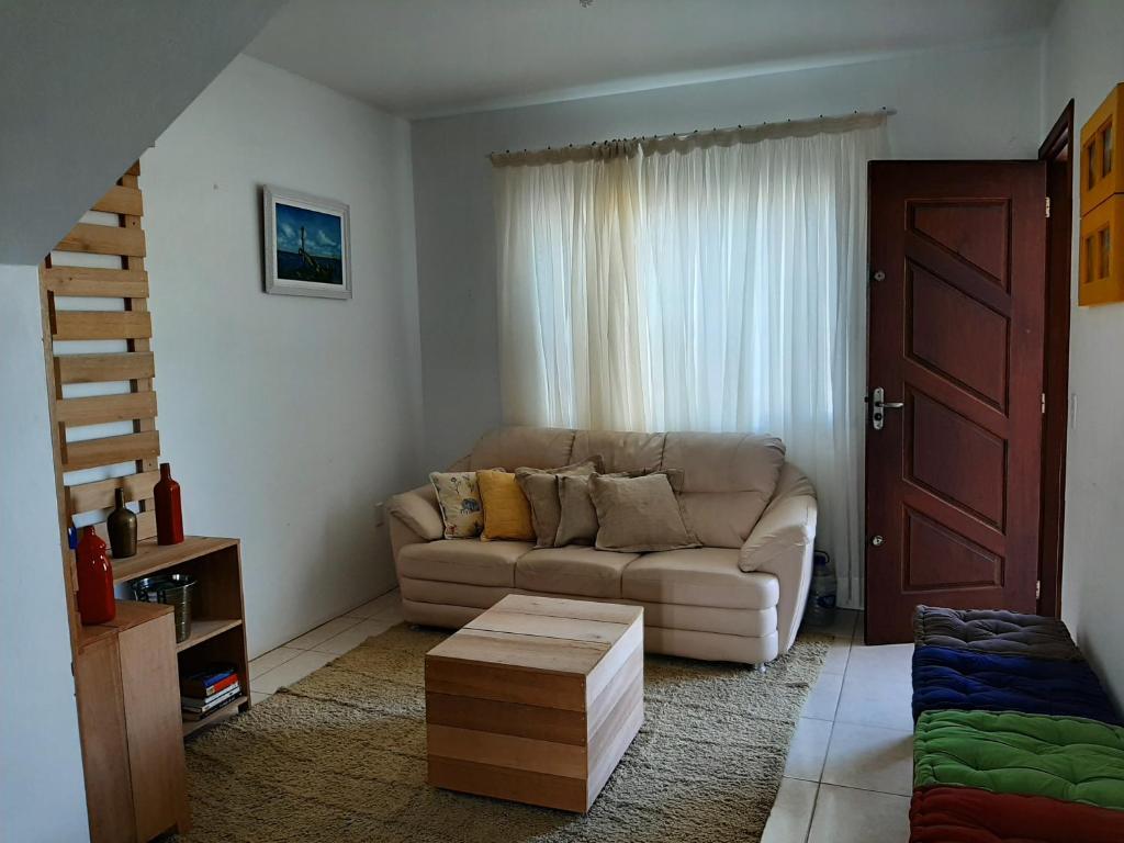  CASA DE PRAIA NA PINHEIRA C/ PISCINA PARA 6 PESSOAS