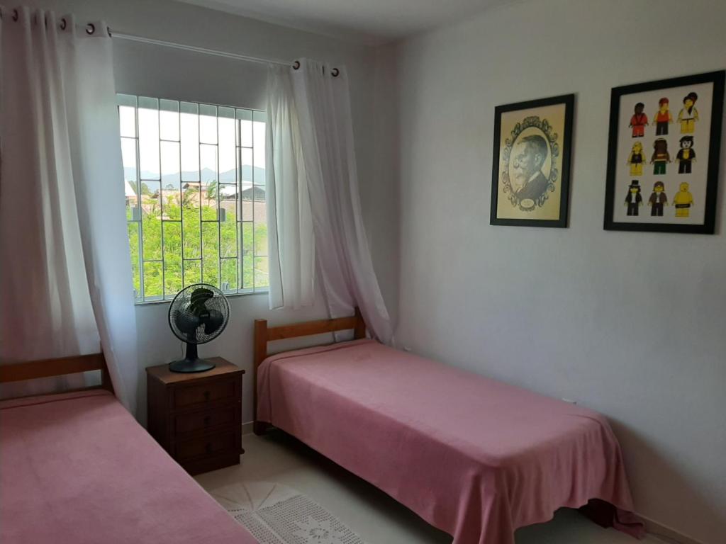 CASA DE PRAIA NA PINHEIRA C/ PISCINA PARA 6 PESSOAS