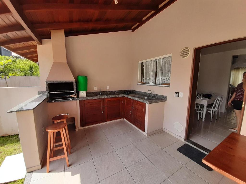  CASA DE PRAIA NA PINHEIRA C/ PISCINA PARA 6 PESSOAS