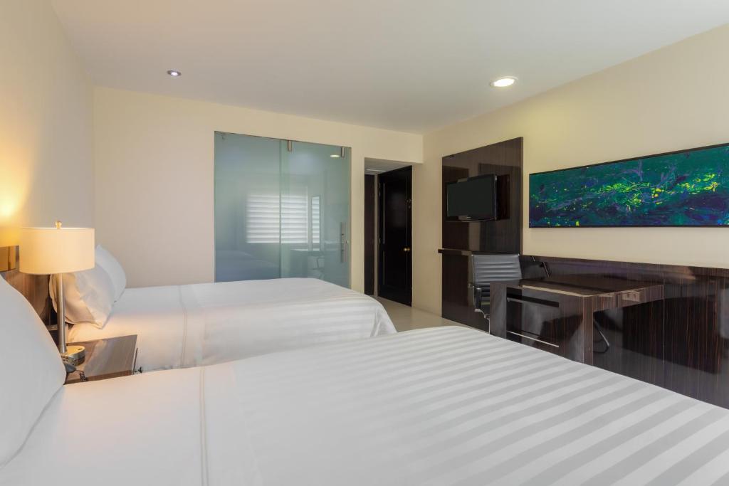 Postel nebo postele na pokoji v ubytování GHL Hotel Portón Medellín