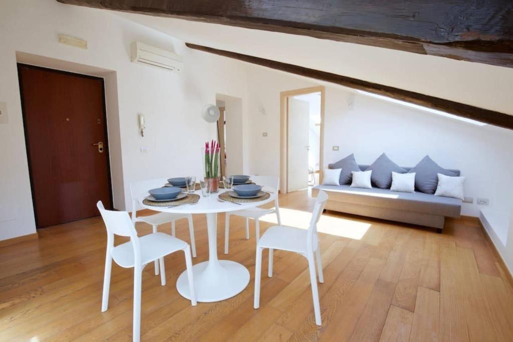 Χώρος καθιστικού στο DUOMO 326