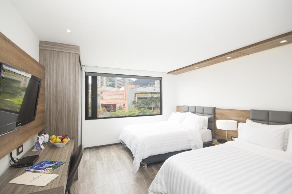 Postel nebo postele na pokoji v ubytování GHL Hotel Portón Medellín