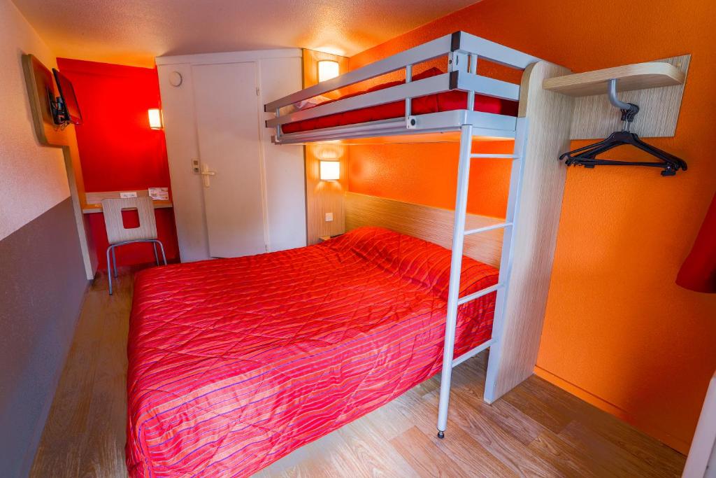 Postel nebo postele na pokoji v ubytování Premiere Classe St Quentin