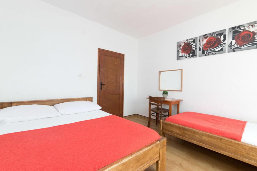 Posteľ alebo postele v izbe v ubytovaní Apartment Robinzon Lantana