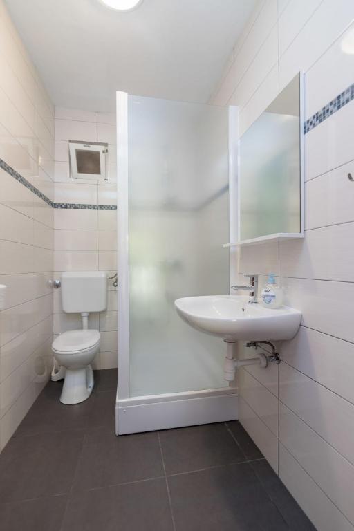 Kúpeľňa v ubytovaní Apartment Robinzon Lantana