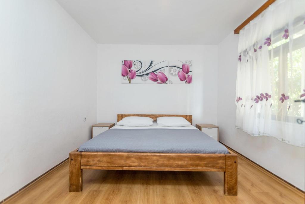 Posteľ alebo postele v izbe v ubytovaní Apartment Robinzon Lantana