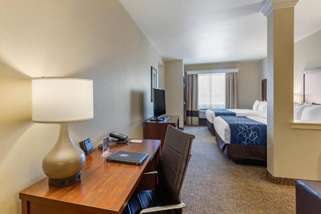 Comfort Suites Near Denver Downtown - 