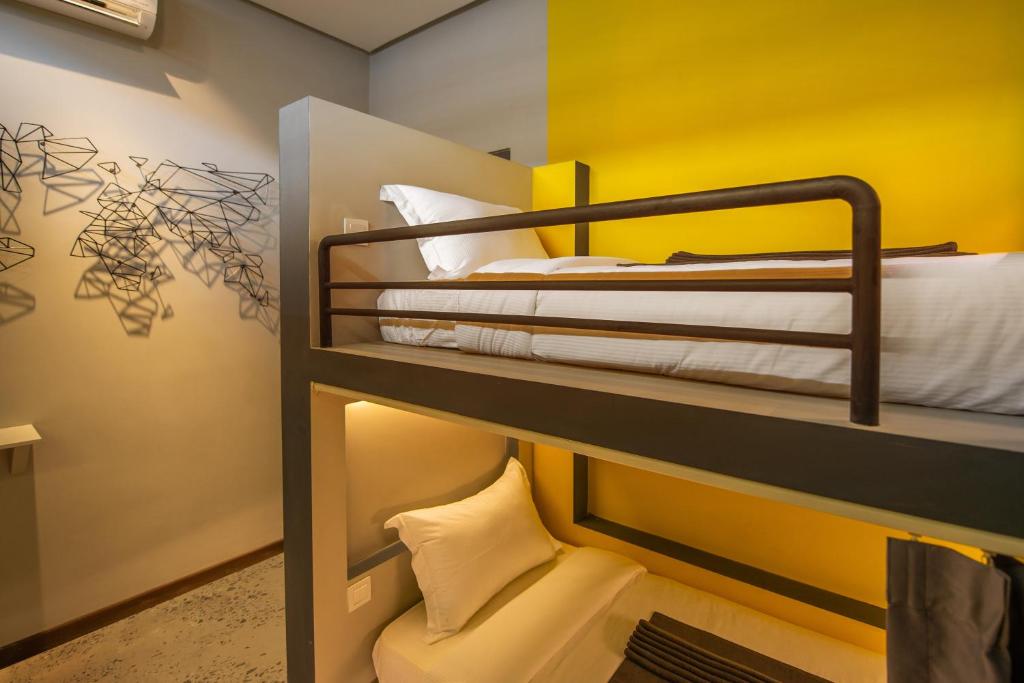 Postel nebo postele na pokoji v ubytování The Twizt - Lifestyle Hostel & Hotel