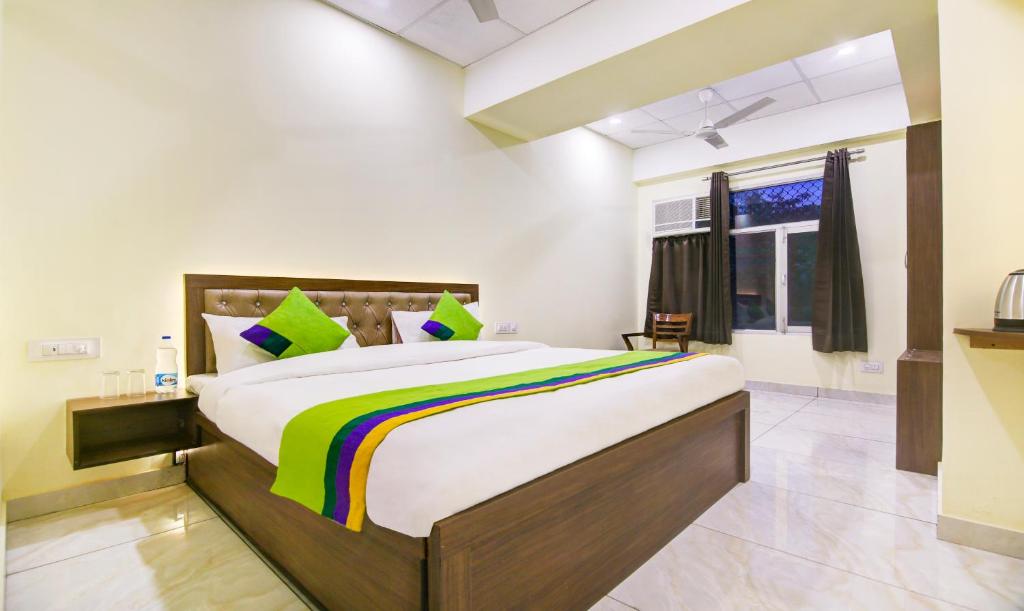 a bedroom with a large bed in a room at Itsy by Treebo - Oasis Inn in Jalandhar
