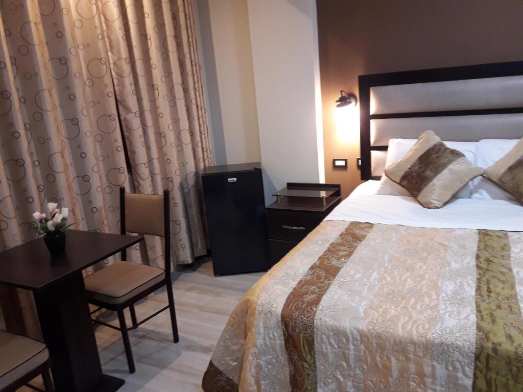 Postel nebo postele na pokoji v ubytování Gavina Inn Hotel