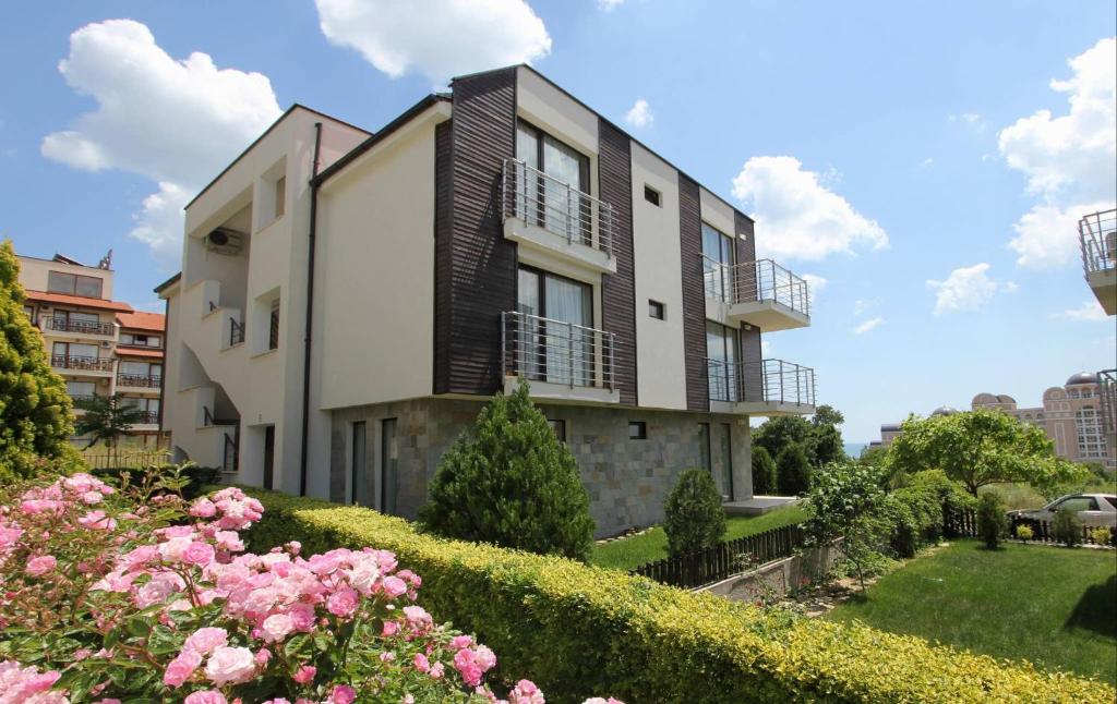 Seaside Garden 2 Bedroom Apartment For 4+1 Pax