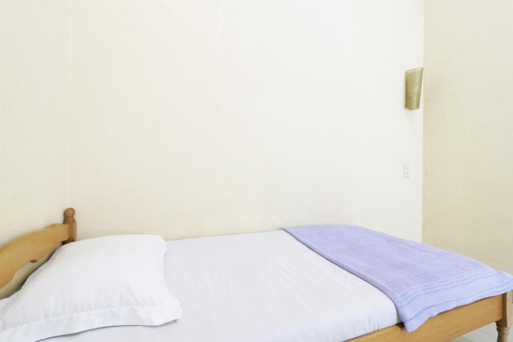 Postel nebo postele na pokoji v ubytování Krisna Hostel
