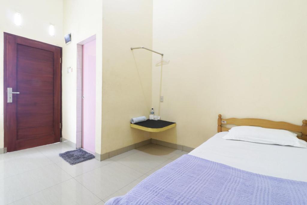 Postel nebo postele na pokoji v ubytování Krisna Hostel