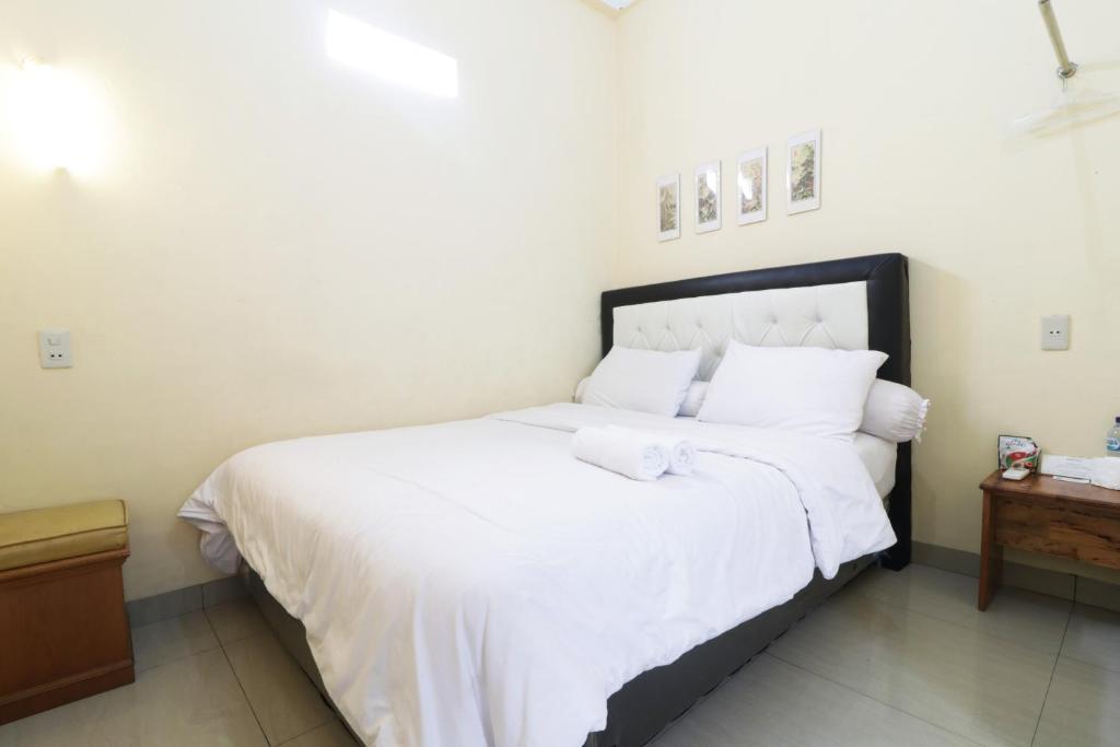 Postel nebo postele na pokoji v ubytování Krisna Hostel