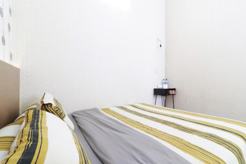 Postel nebo postele na pokoji v ubytování Krisna Hostel