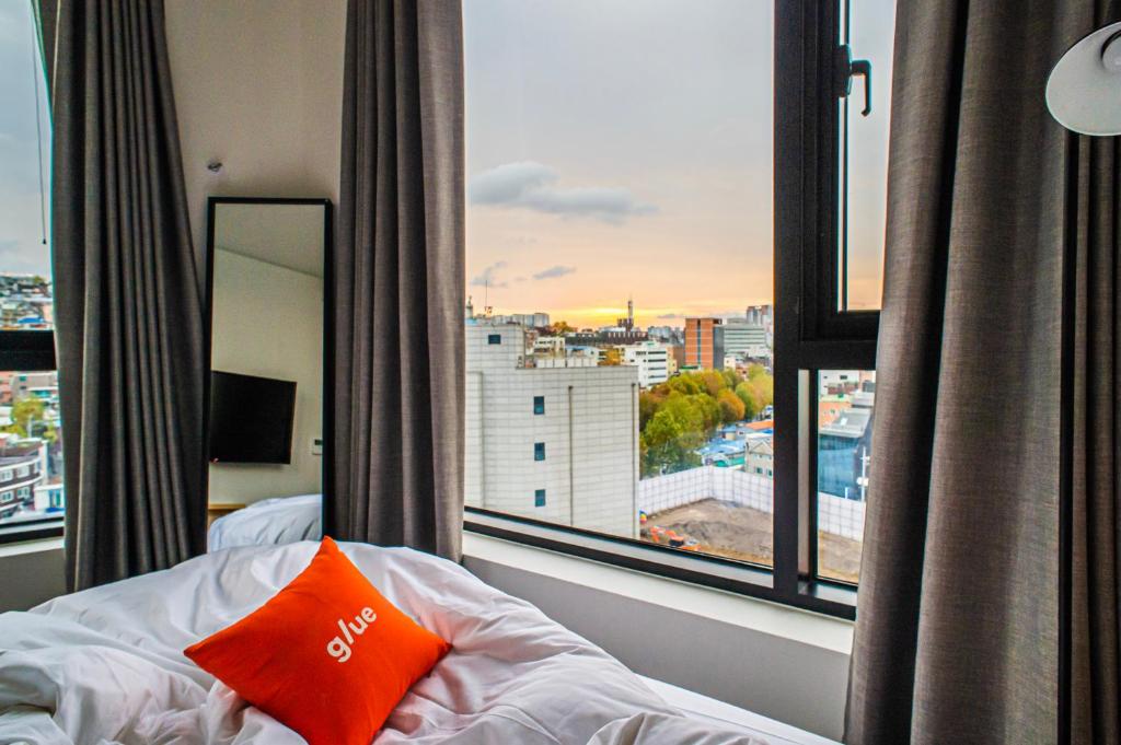 Glue Hotel - Deluxe Double Room