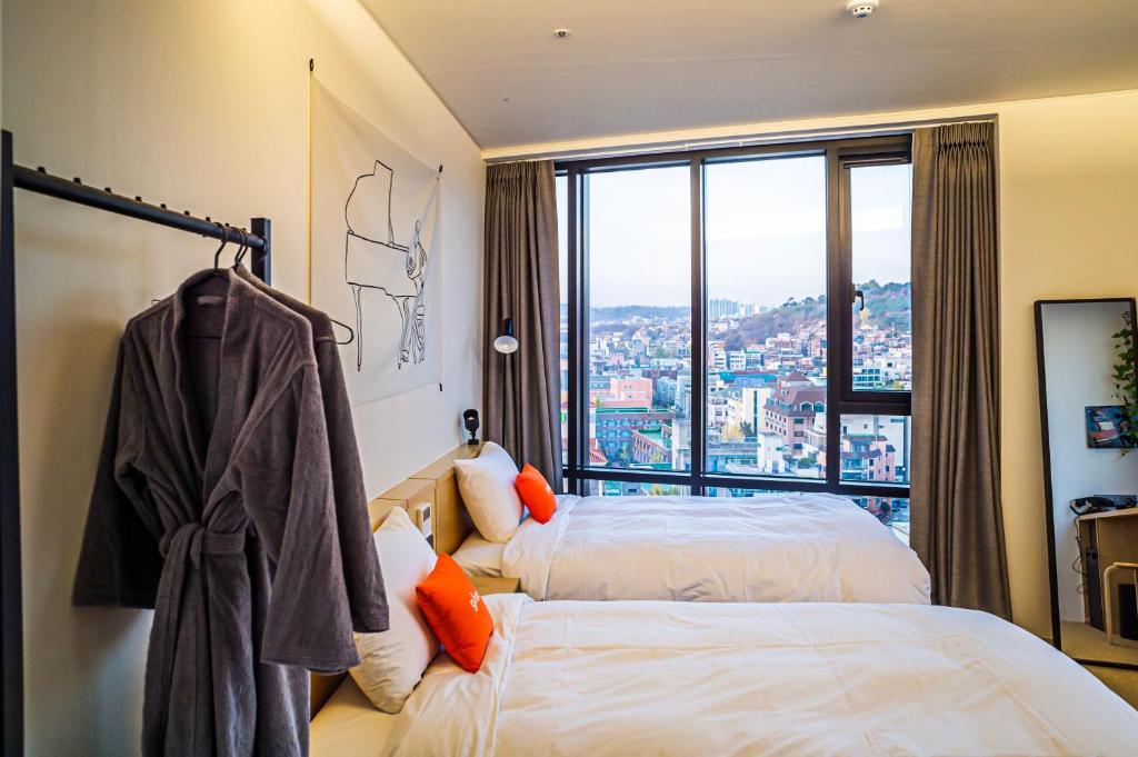 Glue Hotel - Deluxe Twin Room