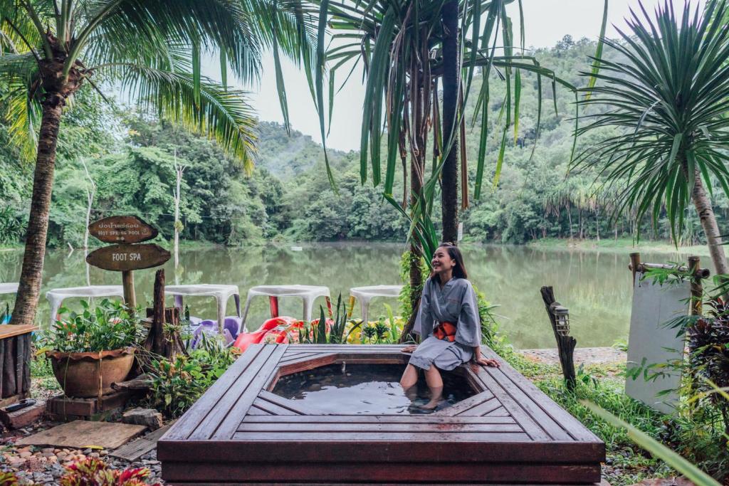 Zahrada ubytování Home Phutoey River Kwai Hotspring & Nature Resort