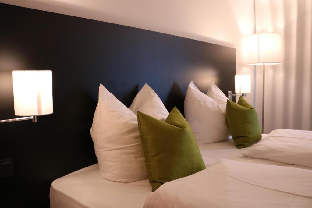 Postel nebo postele na pokoji v ubytování NU Hotel by WMM Hotels