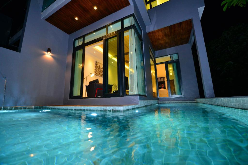 Bazén v ubytování Bukit Pool Villas - SHA Extra Plus nebo v jeho okolí