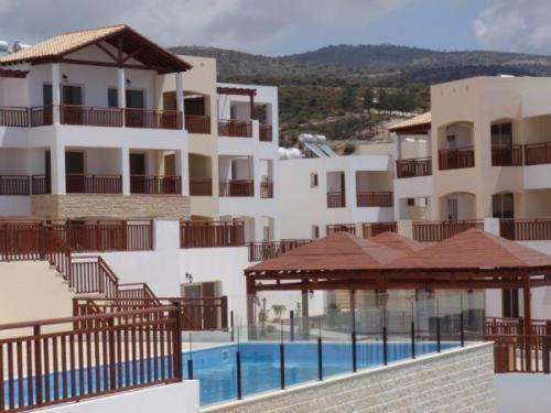 Luxury 2 bedroom apartment with large balcony, pool view and FREE WIFI