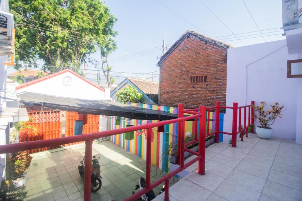 Balkón nebo terasa v ubytování RedDoorz near Pantai Boom