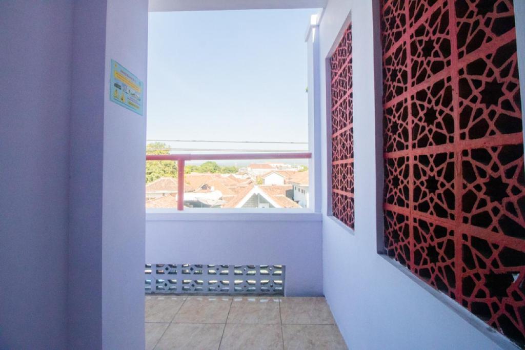 Balkón nebo terasa v ubytování RedDoorz near Pantai Boom