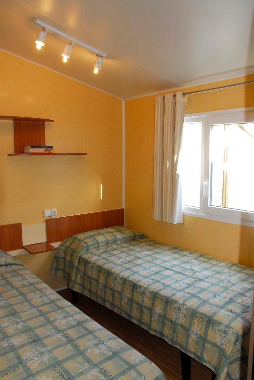 Postel nebo postele na pokoji v ubytování Bungalows Pirineus