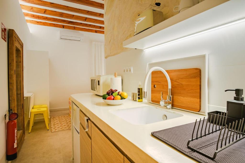 Kuchyň nebo kuchyňský kout v ubytování Moona Hostal Altea