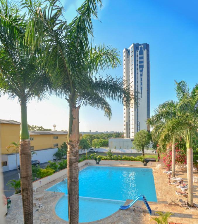 Bazén v ubytování Iguassu Flats Hotel nebo v jeho okolí