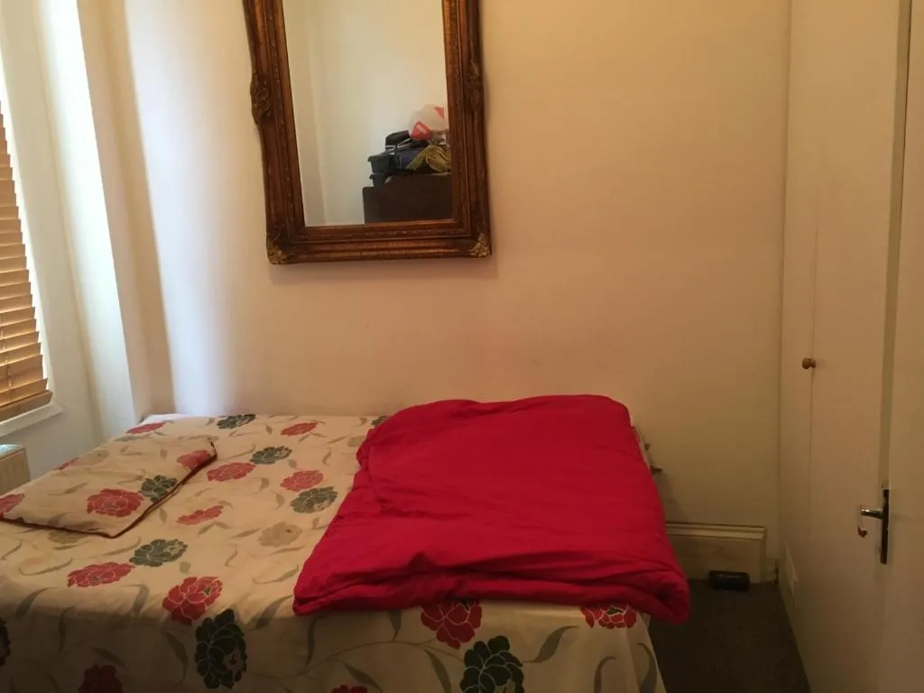 Small bed room, Londra, Marea Britanie