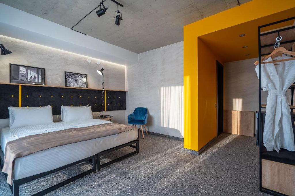 Postel nebo postele na pokoji v ubytování Tbilisi Story Hotel