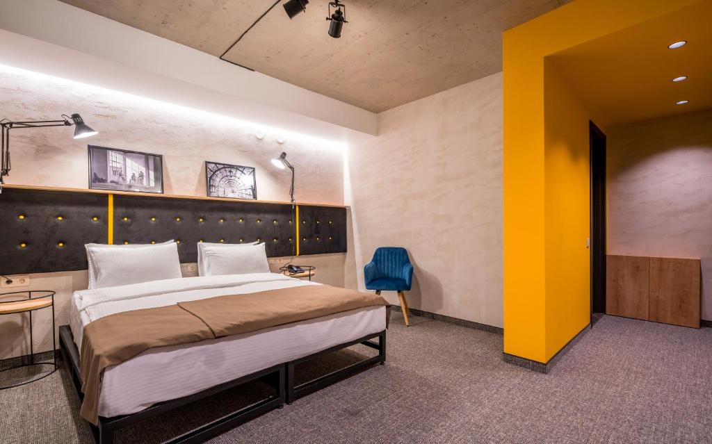 Postel nebo postele na pokoji v ubytování Tbilisi Story Hotel