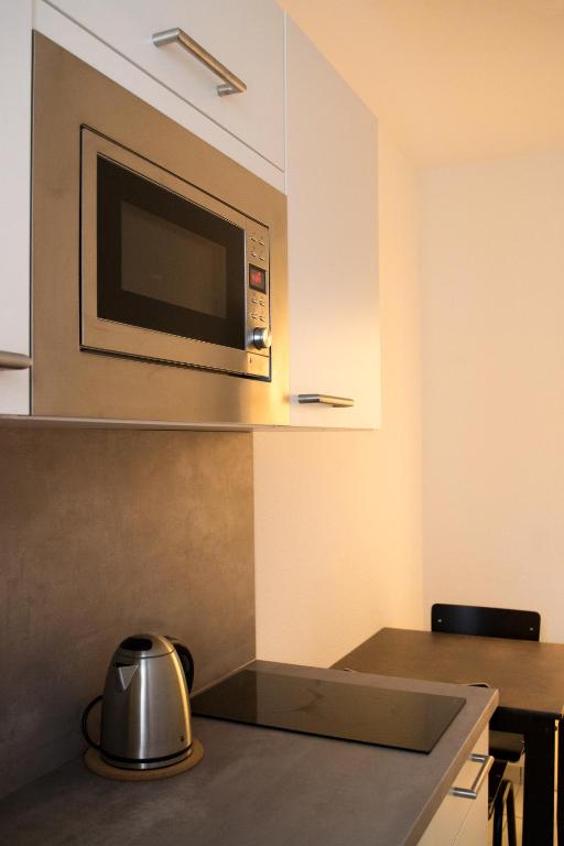 Kuchyň nebo kuchyňský kout v ubytování Hotel am Schlosstheater