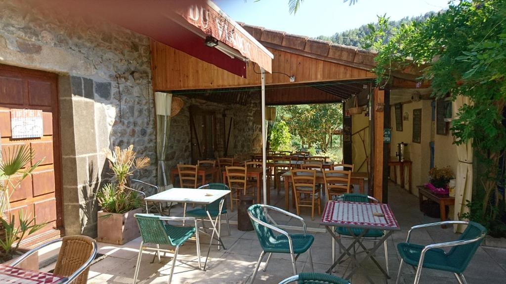 Restaurace v ubytování Camping Ushuaïa Villages Le Viaduc