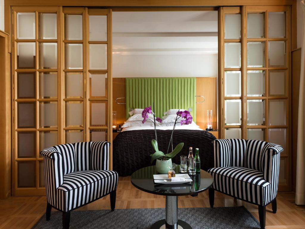 Posezení v ubytování Widder Hotel - Zurichs Luxury Hideaway