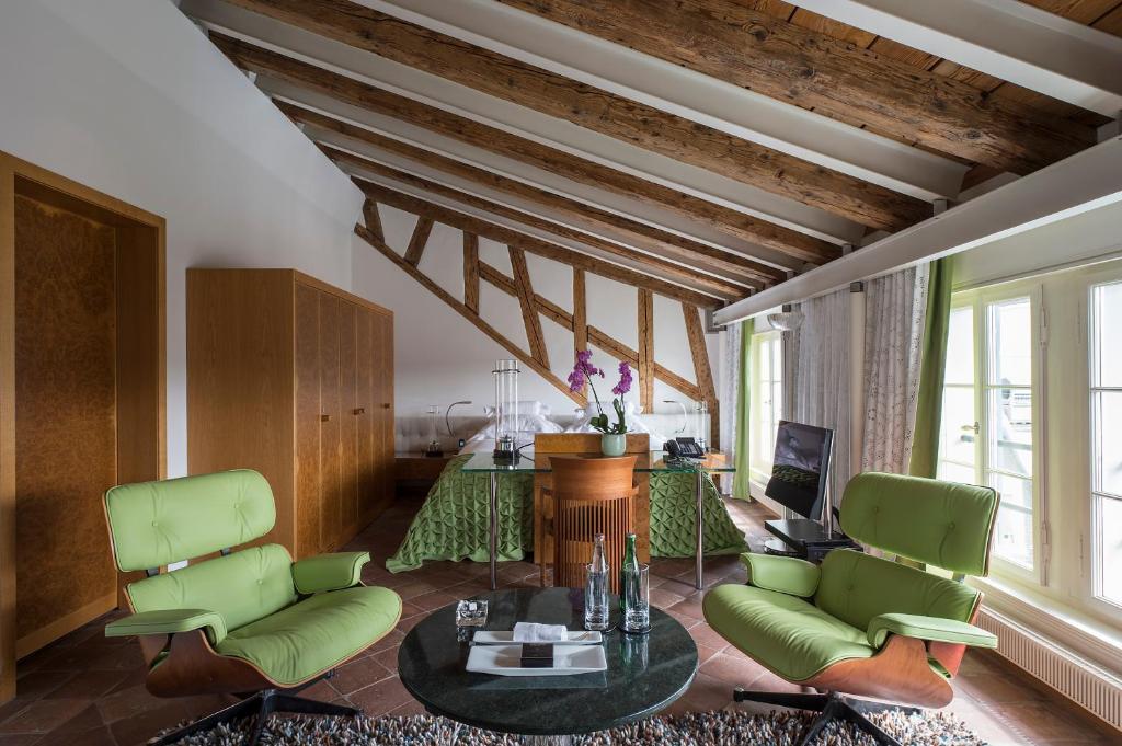 Posezení v ubytování Widder Hotel - Zurichs Luxury Hideaway