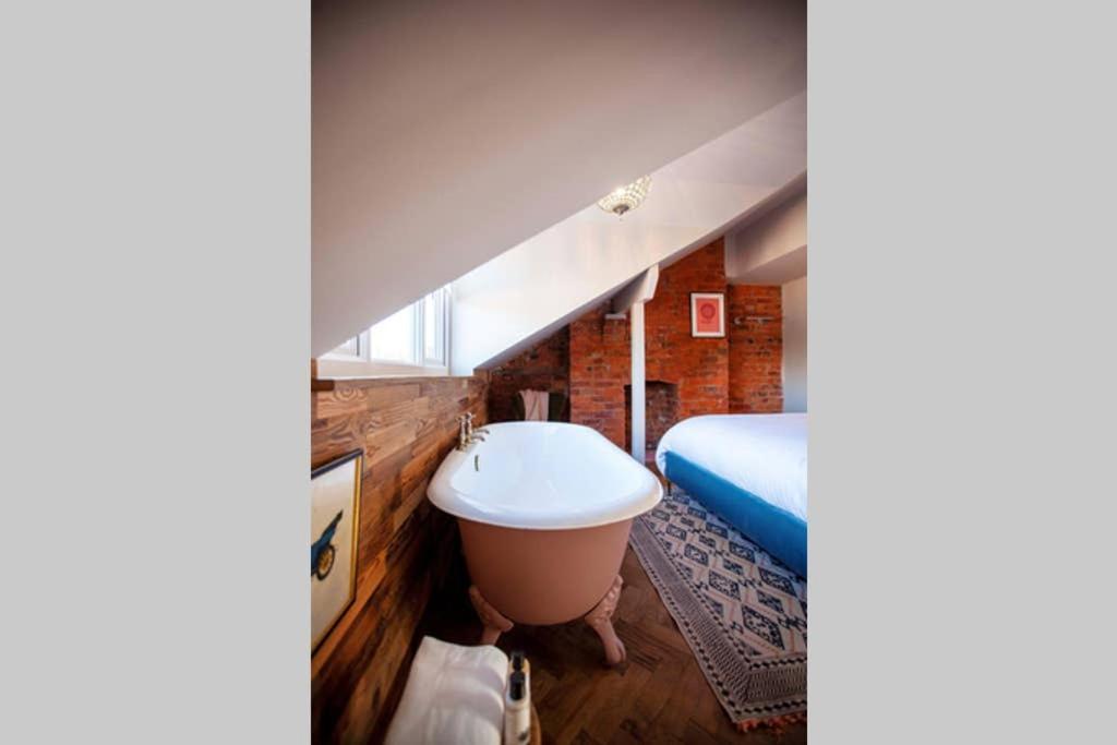 Spring House (H)