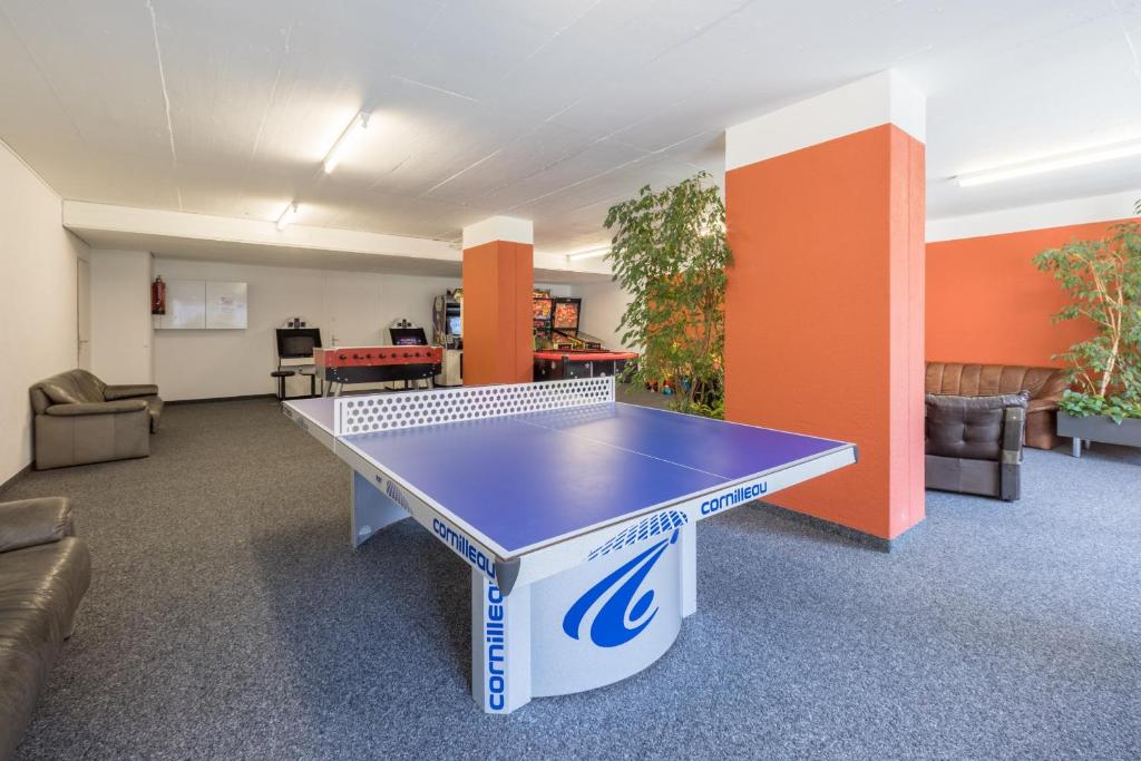 Stolní tenis v ubytování Laax Rancho Residence nebo okolí