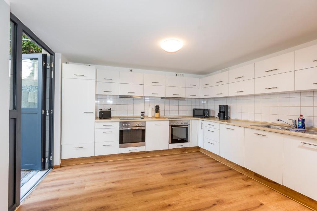 Kuchyň nebo kuchyňský kout v ubytování mk monteurzimmer eschborn