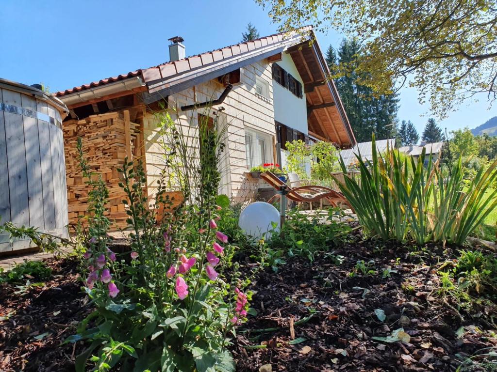 Aed väljaspool majutusasutust Jungholz Chalet 65