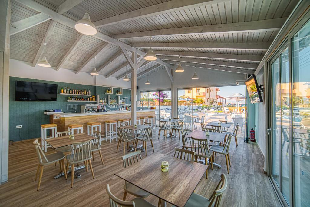 Restauracja lub miejsce do jedzenia w obiekcie Emi Seaside