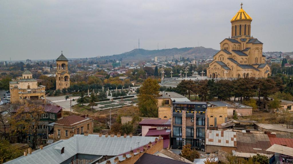 Nespecifikovaný výhled na destinaci Tbilisi nebo výhled na město při pohledu z hotelu