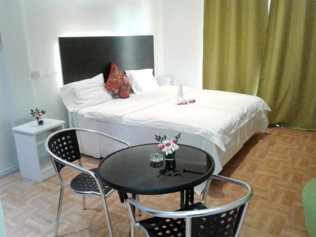 a small room with a bed and a table and chairs at Modern Studio with Pool in Grand Baie - 40 sqm - A/C. in Grand Baie