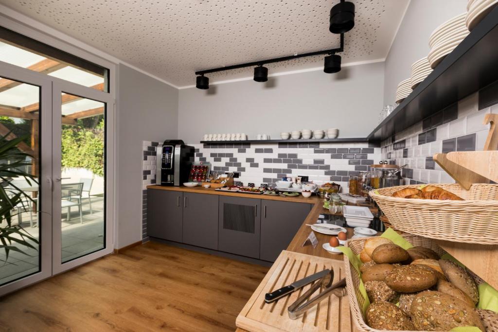 Kuchyň nebo kuchyňský kout v ubytování mk monteurzimmer eschborn