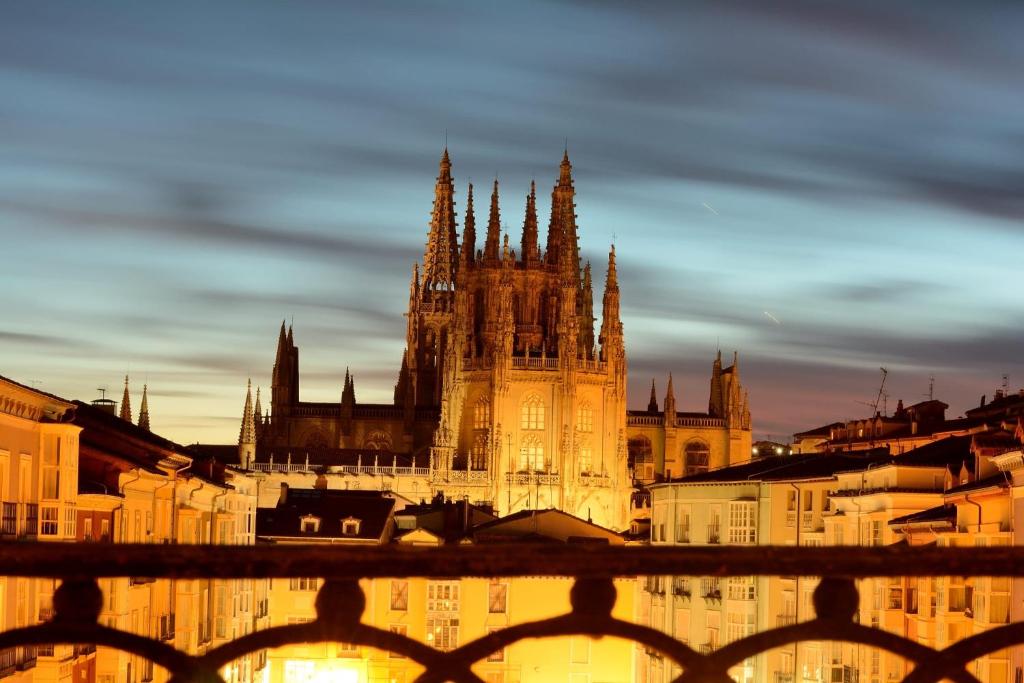 Apartamentos Preciosa vivienda Vistas a la Catedral Parking incluido ATUAIRE en Burgos, Castilla y León