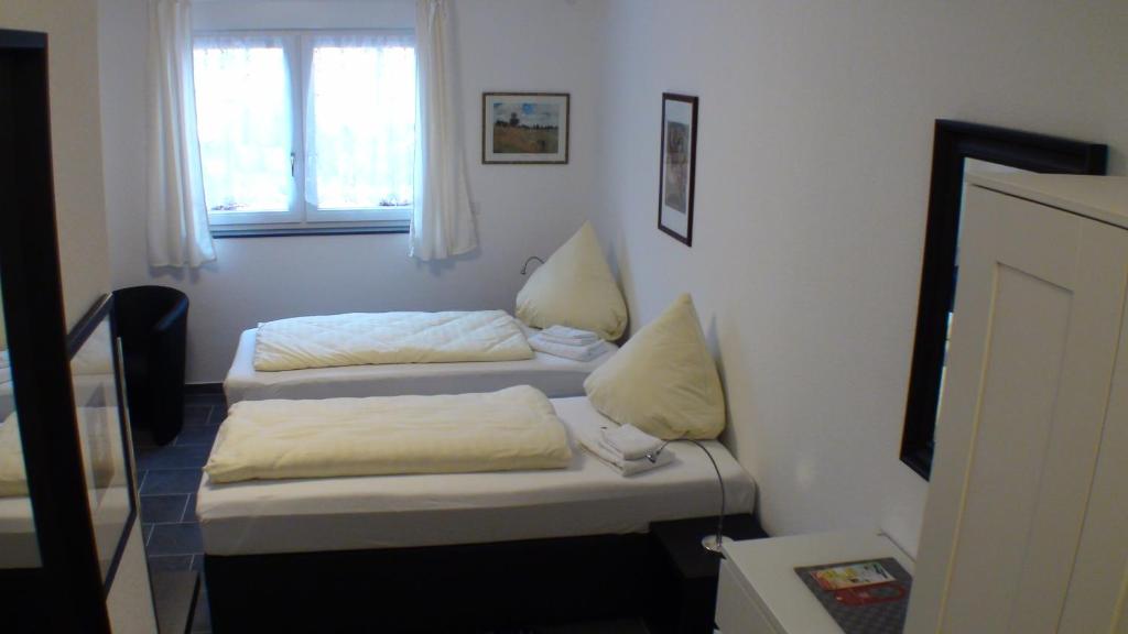 Postel nebo postele na pokoji v ubytování Hotel Am Kamin